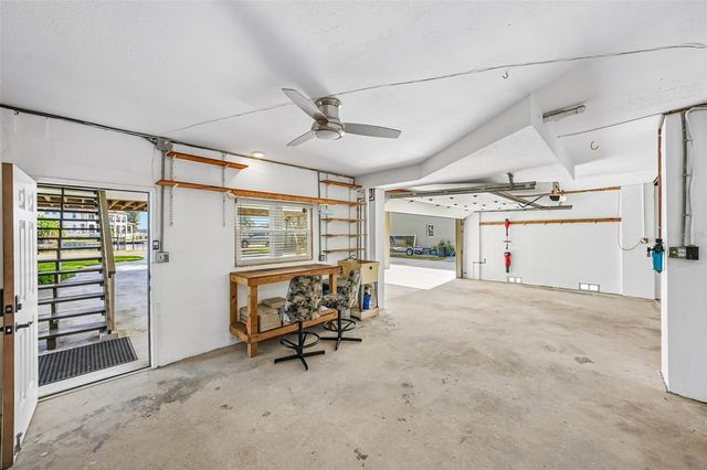 300 90TH AVENUE NE, St Petersburg, FL 33702
