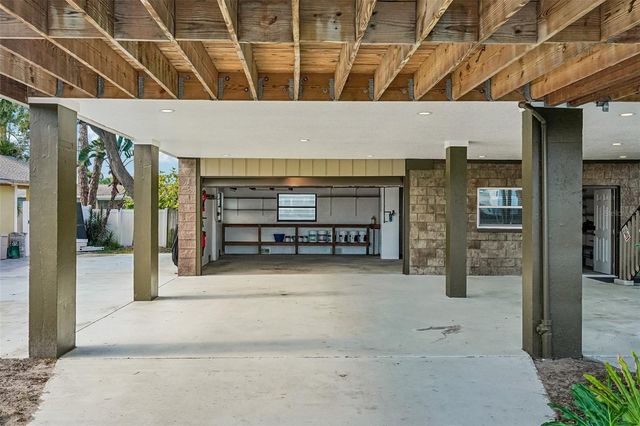 300 90TH AVENUE NE, St Petersburg, FL 33702