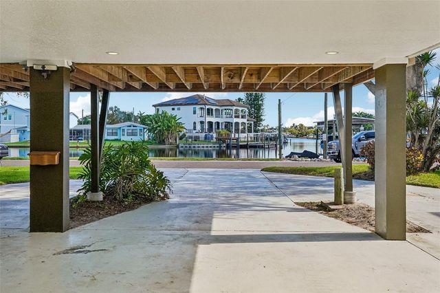 300 90TH AVENUE NE, St Petersburg, FL 33702