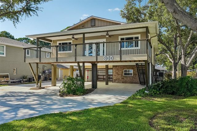 300 90TH AVENUE NE, St Petersburg, FL 33702