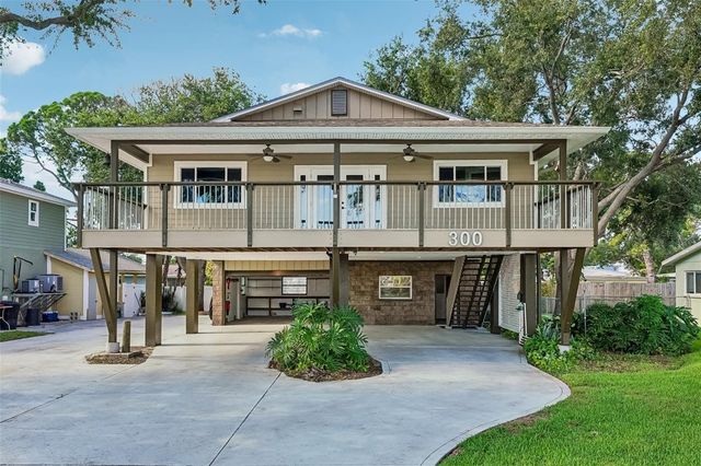 300 90TH AVENUE NE, St Petersburg, FL 33702