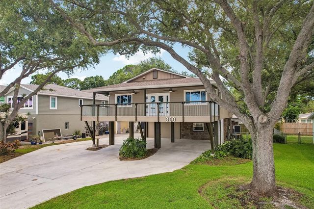 300 90TH AVENUE NE, St Petersburg, FL 33702