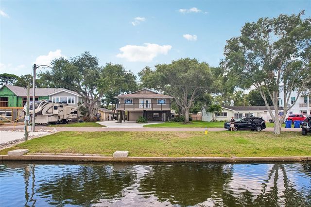 300 90TH AVENUE NE, St Petersburg, FL 33702