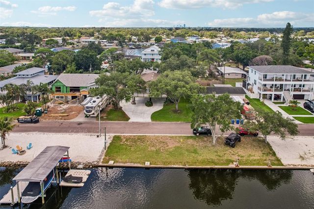 300 90TH AVENUE NE, St Petersburg, FL 33702