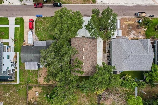 300 90TH AVENUE NE, St Petersburg, FL 33702
