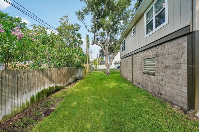 300 90TH AVENUE NE, St Petersburg, FL 33702