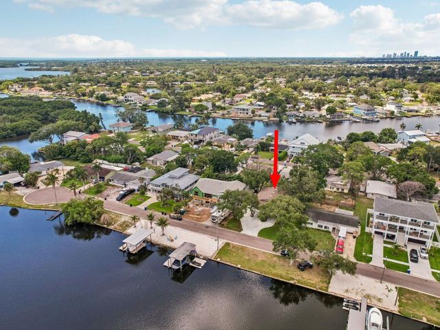 300 90TH AVENUE NE, St Petersburg, FL 33702
