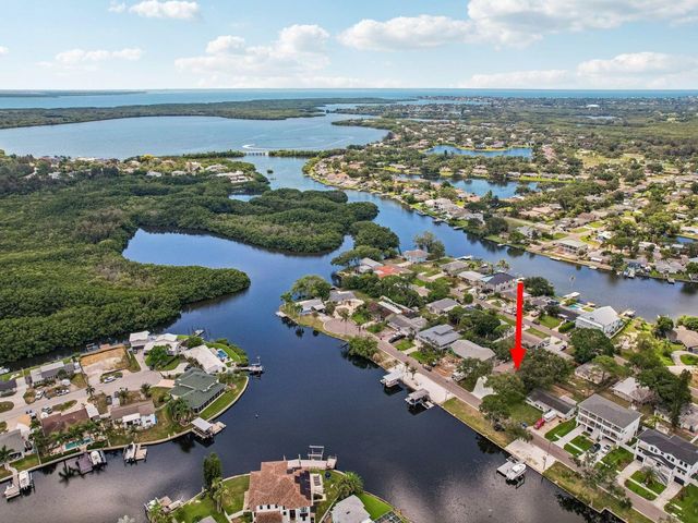 300 90TH AVENUE NE, St Petersburg, FL 33702