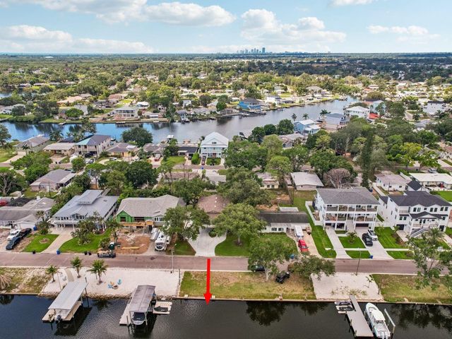 300 90TH AVENUE NE, St Petersburg, FL 33702