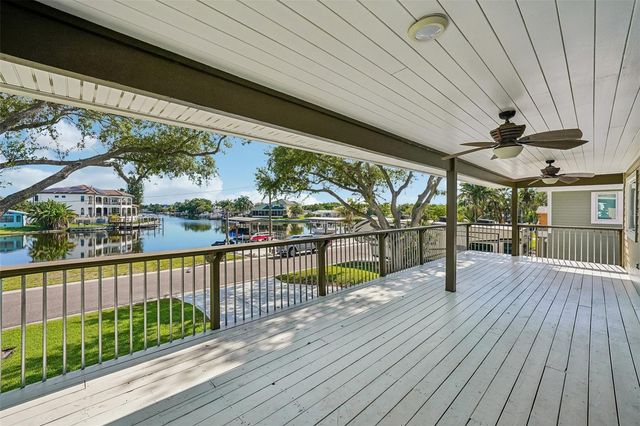 300 90TH AVENUE NE, St Petersburg, FL 33702