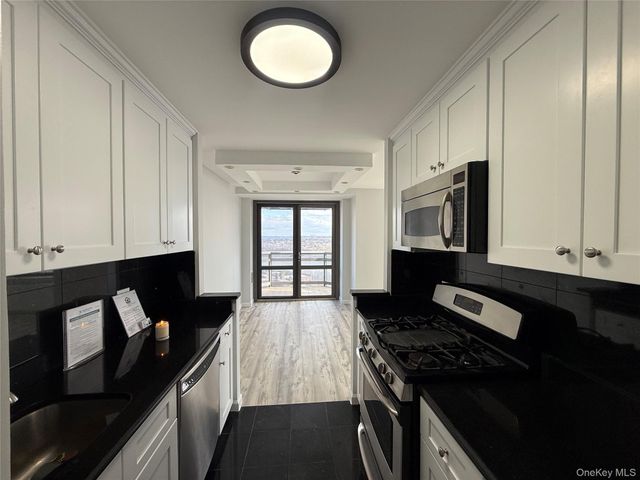 11201 Queens Boulevard 18B, Forest Hills, NY 11375