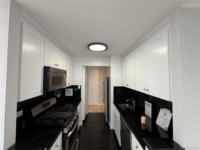 11201 Queens Boulevard 18B, Forest Hills, NY 11375