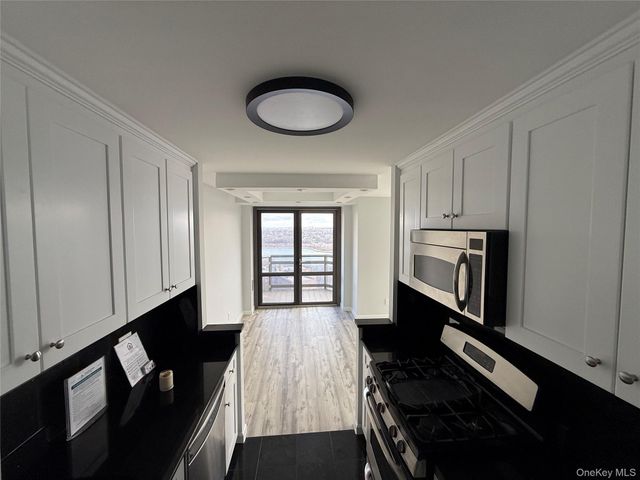 11201 Queens Boulevard 18B, Forest Hills, NY 11375