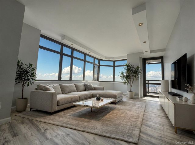 11201 Queens Boulevard 18B, Forest Hills, NY 11375