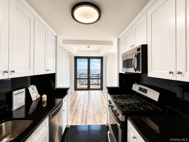 11201 Queens Boulevard 18B, Forest Hills, NY 11375