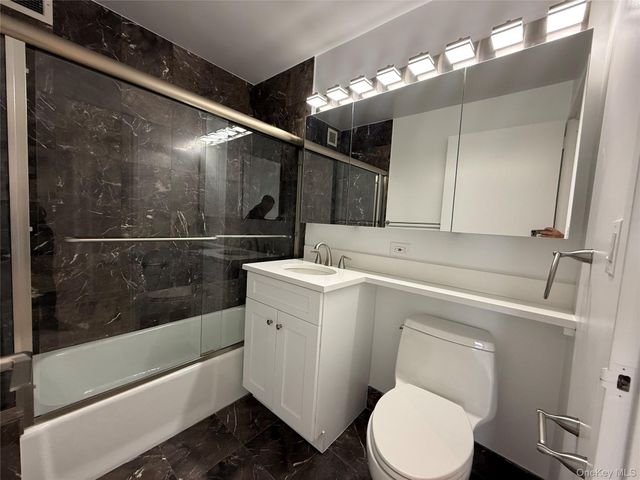 11201 Queens Boulevard 18B, Forest Hills, NY 11375