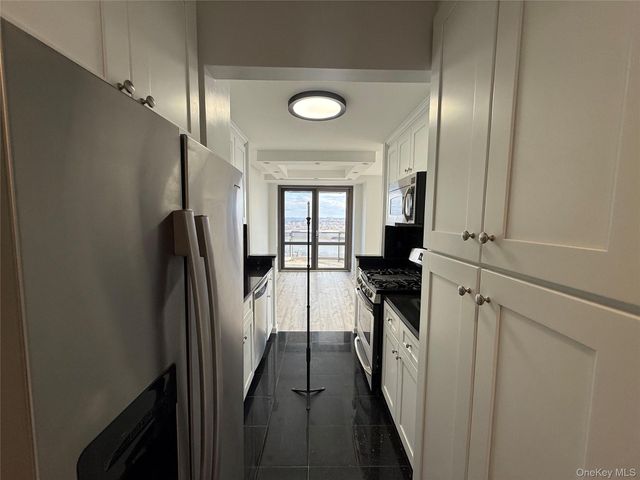 11201 Queens Boulevard 18B, Forest Hills, NY 11375