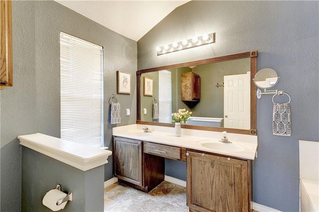 1317 Quicksilver ST, Round Rock, TX 78665