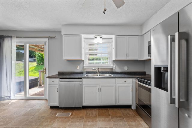 8979 Hensley Road, Hixson, TN 37343
