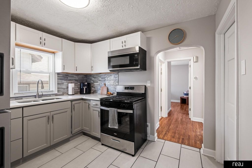 7074 Binney Street, Omaha, NE 68104