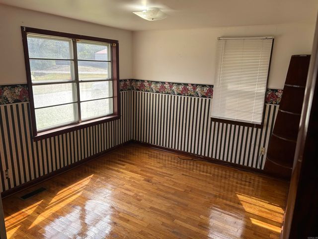 701 N Moose Street, Morrilton, AR 72110