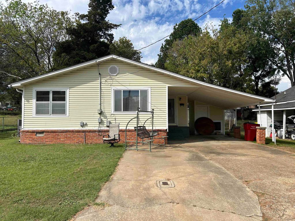 701 N Moose Street, Morrilton, AR 72110