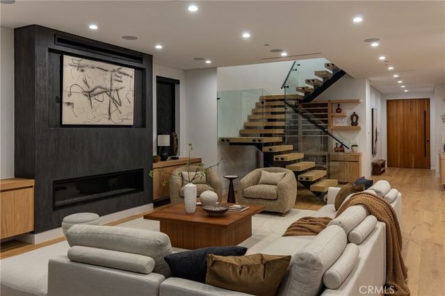 5109 Bluebell Avenue, Valley Village, CA 91607