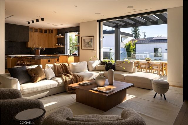 5109 Bluebell Avenue, Valley Village, CA 91607