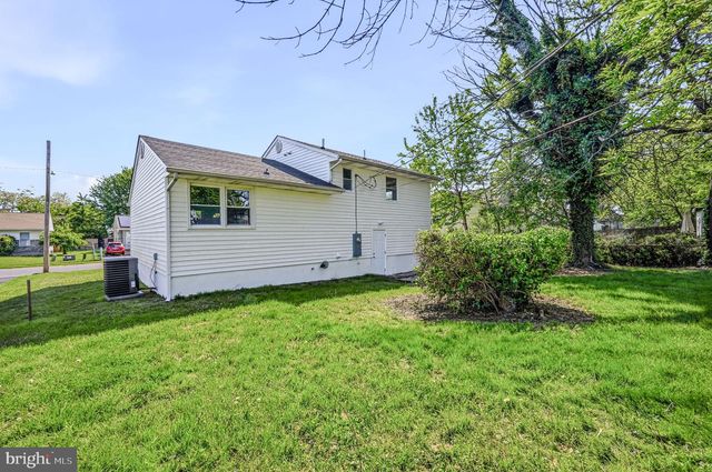 42 BRIARCLIFF DR, New Castle, DE 19720