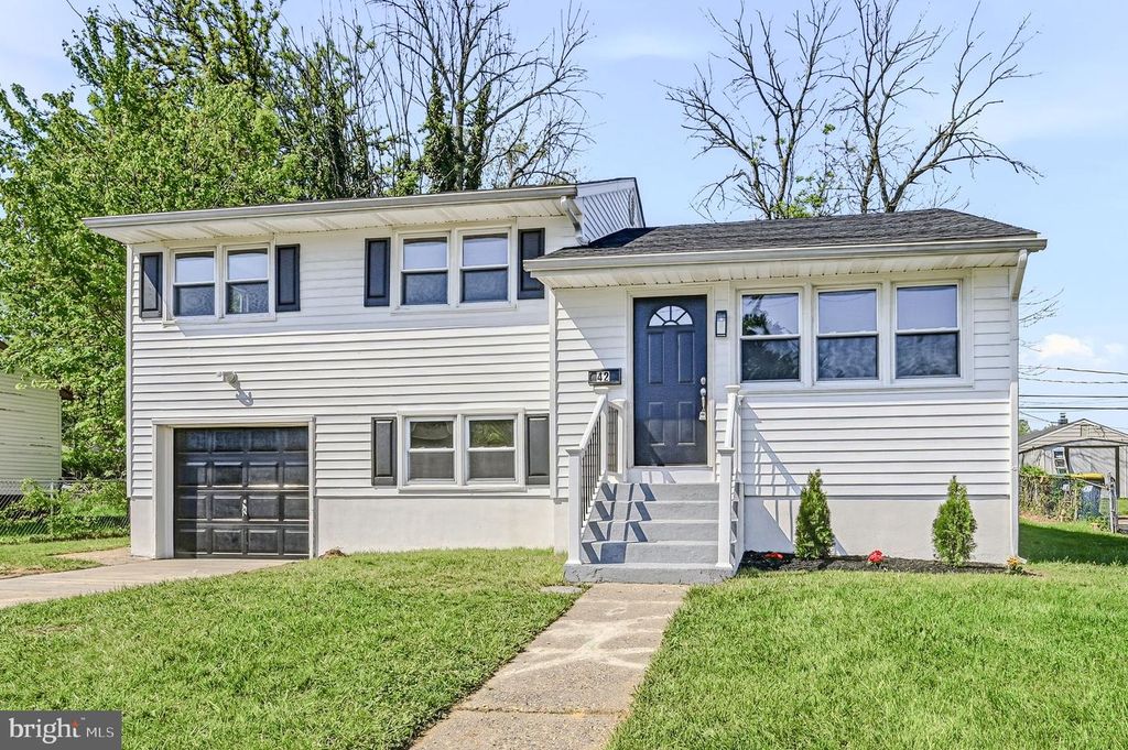 42 BRIARCLIFF DR, New Castle, DE 19720