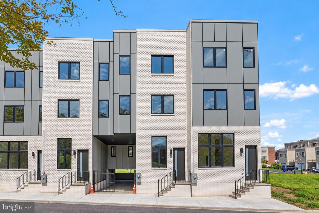 2425 HARTRANFT ST, PHILADELPHIA, PA 19145 — exterior