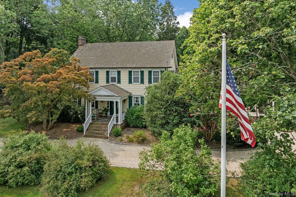 1 Beardsley Lane, Lloyd Harbor, NY 11743