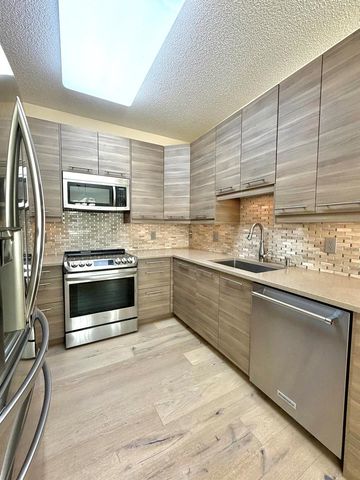 8302 Vía Serena, Boca Raton, FL 33433