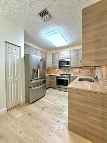 8302 Vía Serena, Boca Raton, FL 33433