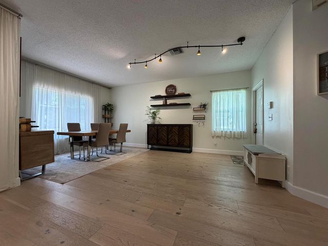8302 Vía Serena, Boca Raton, FL 33433