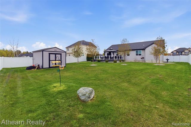 8197 Hidden Cove Court, Grand Blanc, MI 48439