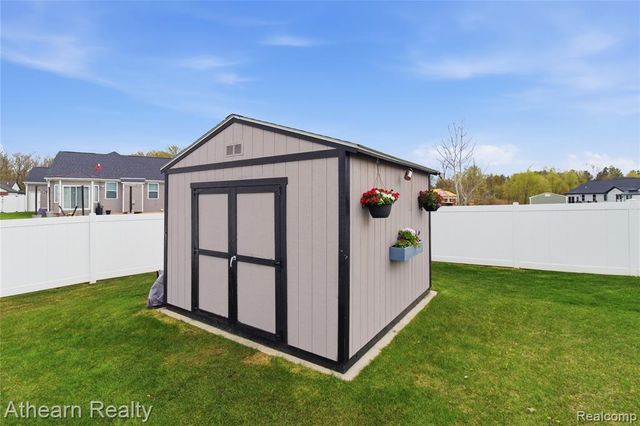 8197 Hidden Cove Court, Grand Blanc, MI 48439