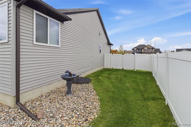8197 Hidden Cove Court, Grand Blanc, MI 48439