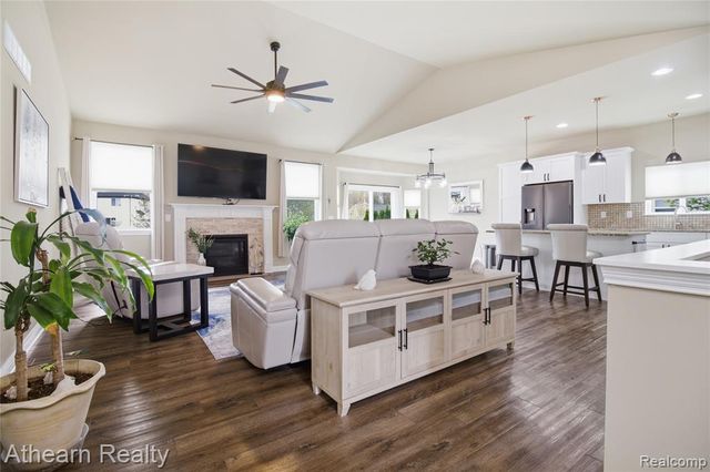 8197 Hidden Cove Court, Grand Blanc, MI 48439