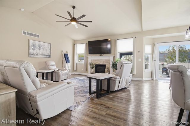 8197 Hidden Cove Court, Grand Blanc, MI 48439