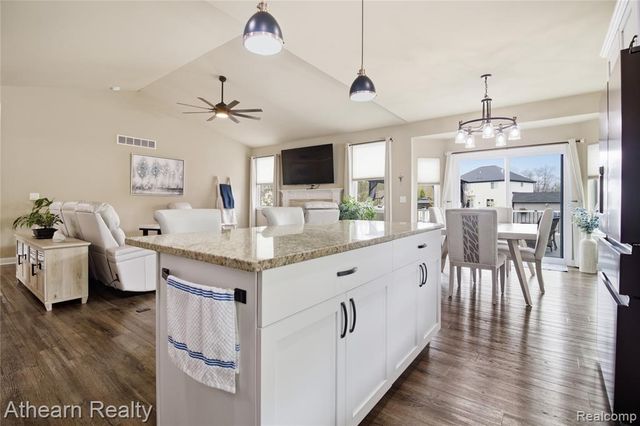 8197 Hidden Cove Court, Grand Blanc, MI 48439