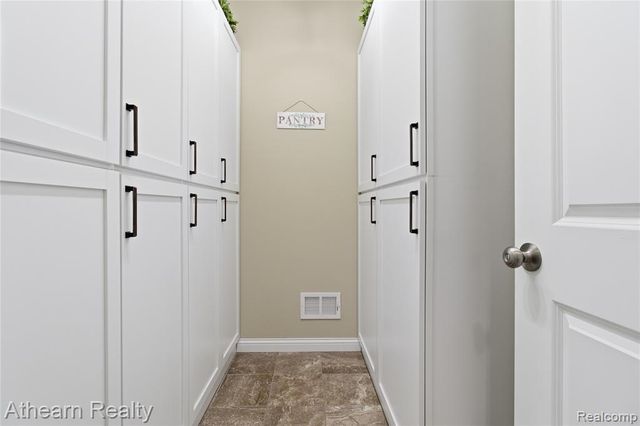 8197 Hidden Cove Court, Grand Blanc, MI 48439