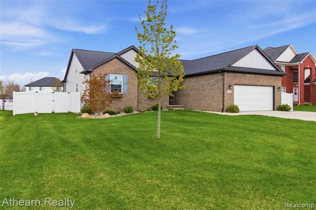 8197 Hidden Cove Court, Grand Blanc, MI 48439