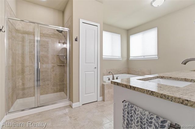 8197 Hidden Cove Court, Grand Blanc, MI 48439
