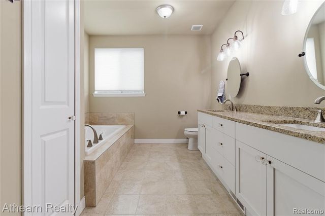 8197 Hidden Cove Court, Grand Blanc, MI 48439