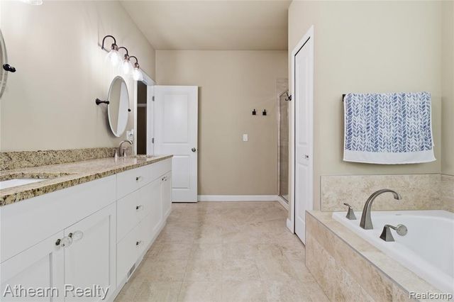 8197 Hidden Cove Court, Grand Blanc, MI 48439