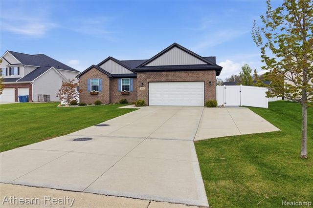 8197 Hidden Cove Court, Grand Blanc, MI 48439