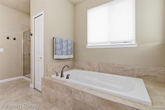 8197 Hidden Cove Court, Grand Blanc, MI 48439