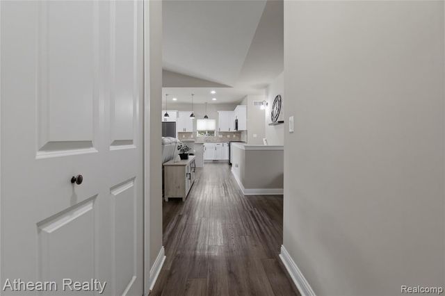 8197 Hidden Cove Court, Grand Blanc, MI 48439