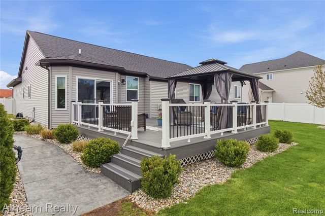 8197 Hidden Cove Court, Grand Blanc, MI 48439